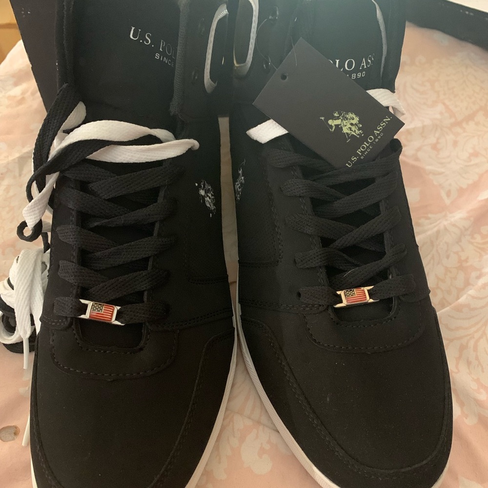 NWT Men’s size 12 high top tennis shoes